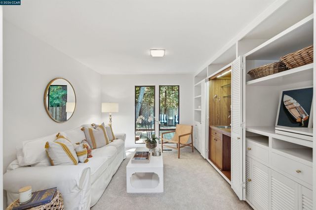 41 E Altarinda Dr, Orinda, CA 94563