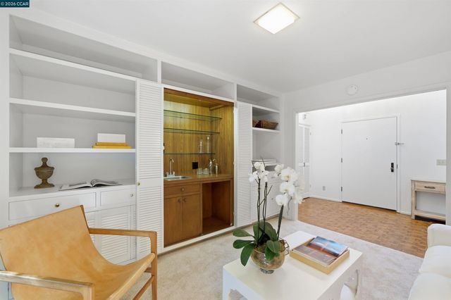 41 E Altarinda Dr, Orinda, CA 94563