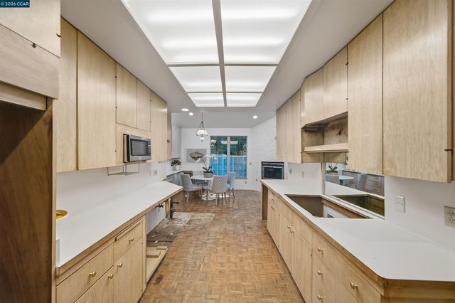 41 E Altarinda Dr, Orinda, CA 94563