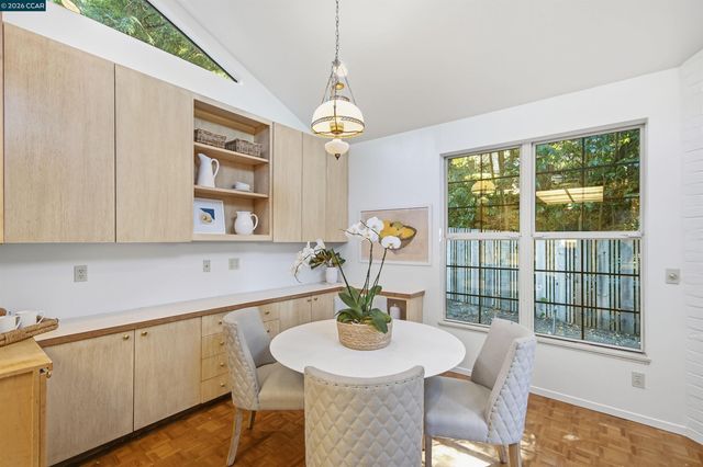 41 E Altarinda Dr, Orinda, CA 94563