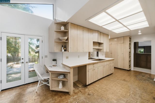 41 E Altarinda Dr, Orinda, CA 94563