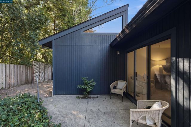 41 E Altarinda Dr, Orinda, CA 94563