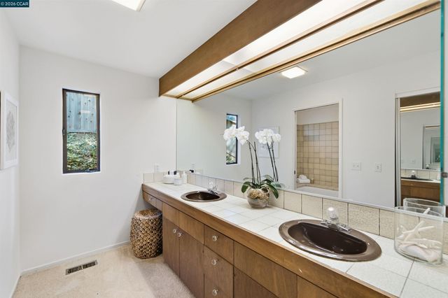 41 E Altarinda Dr, Orinda, CA 94563
