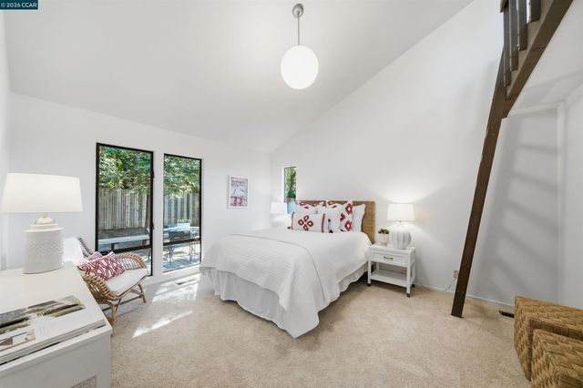41 E Altarinda Dr, Orinda, CA 94563