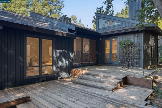 41 E Altarinda Dr, Orinda, CA 94563