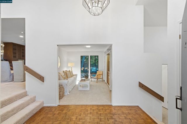41 E Altarinda Dr, Orinda, CA 94563