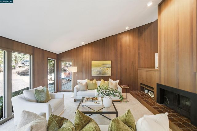 41 E Altarinda Dr, Orinda, CA 94563
