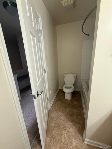 1618 Red Hickory, Howell, MI 48855