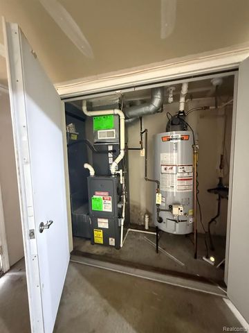 1618 Red Hickory, Howell, MI 48855