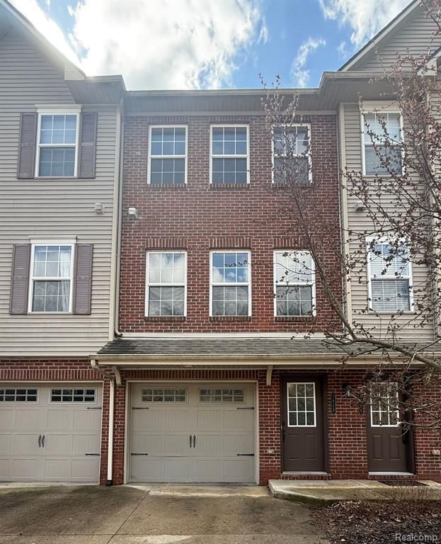 1618 Red Hickory, Howell, MI 48855