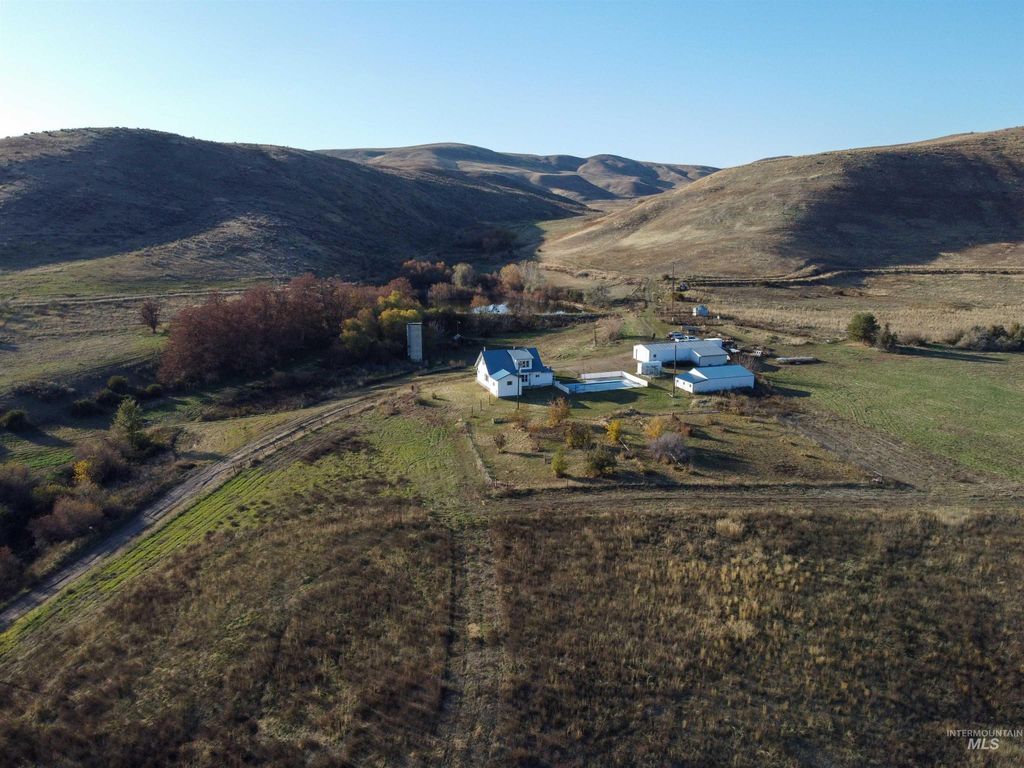 1854 Farnam Ln, Weiser, ID 83672