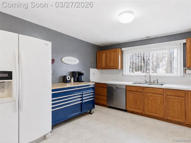 4208 Joyce Avenue, Waterford, MI 48329