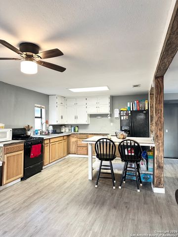 1608 The Lane, Pleasanton, TX 78064