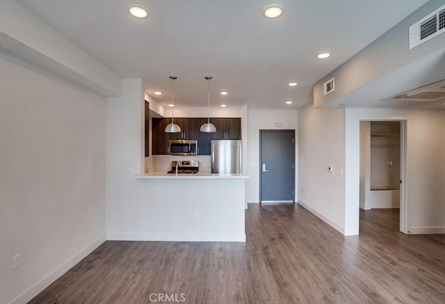 6015 Woodman Avenue 201, Van Nuys, CA 91401