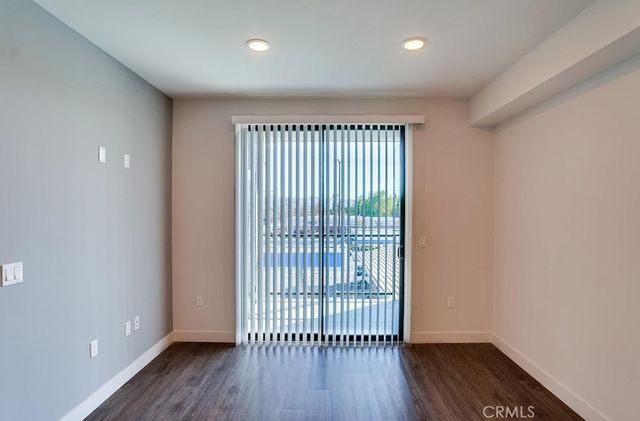 6015 Woodman Avenue 201, Van Nuys, CA 91401