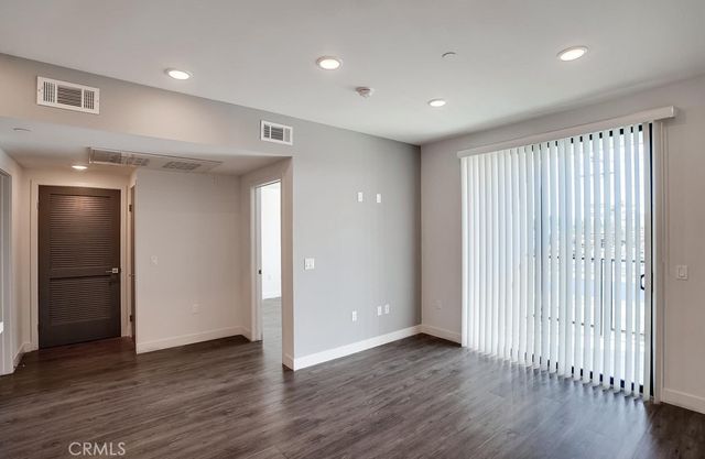6015 Woodman Avenue 201, Van Nuys, CA 91401