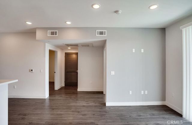 6015 Woodman Avenue 201, Van Nuys, CA 91401