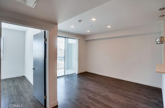 6015 Woodman Avenue 201, Van Nuys, CA 91401