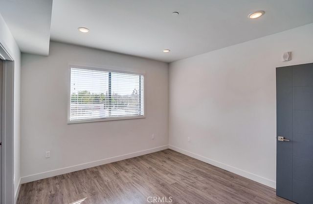 6015 Woodman Avenue 201, Van Nuys, CA 91401