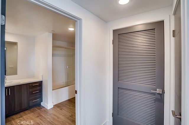 6015 Woodman Avenue 201, Van Nuys, CA 91401