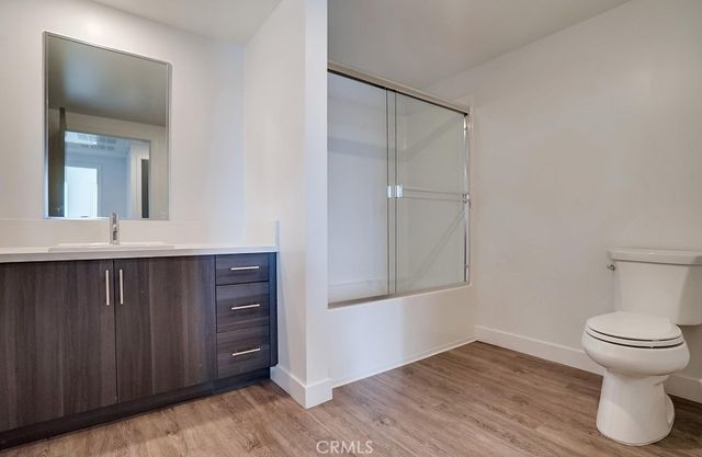 6015 Woodman Avenue 201, Van Nuys, CA 91401