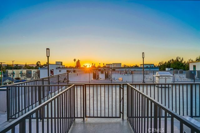 6015 Woodman Avenue 201, Van Nuys, CA 91401