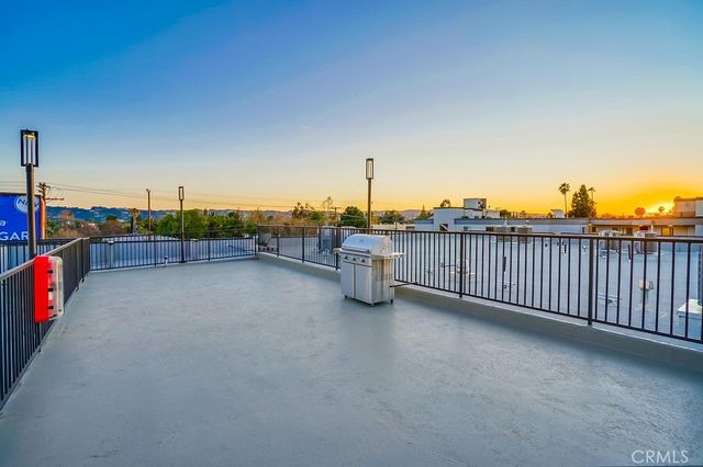 6015 Woodman Avenue 201, Van Nuys, CA 91401
