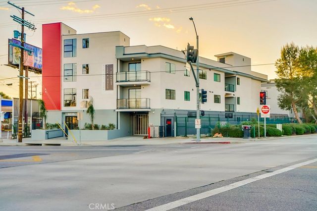 6015 Woodman Avenue 201, Van Nuys, CA 91401