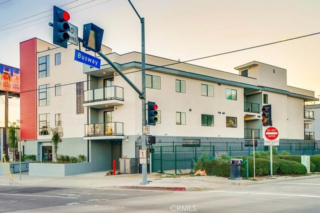 6015 Woodman Avenue 201, Van Nuys, CA 91401