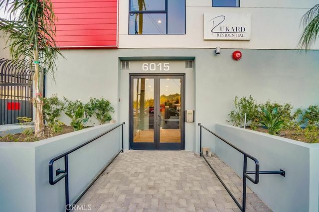 6015 Woodman Avenue 201, Van Nuys, CA 91401