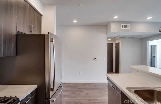 6015 Woodman Avenue 201, Van Nuys, CA 91401