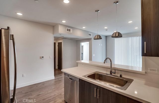 6015 Woodman Avenue 201, Van Nuys, CA 91401