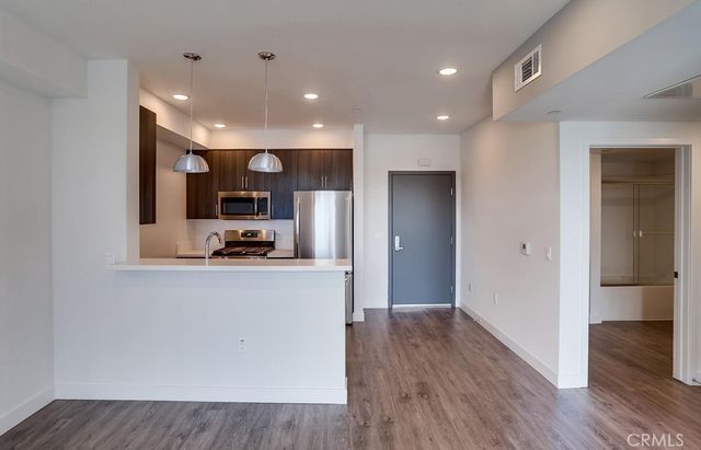 6015 Woodman Avenue 201, Van Nuys, CA 91401