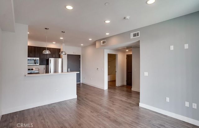 6015 Woodman Avenue 201, Van Nuys, CA 91401