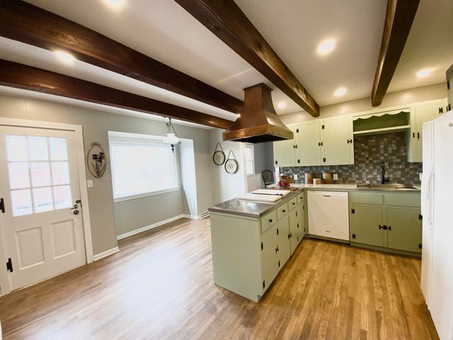 417 N Lone Pine Avenue, Springfield, MO 65802