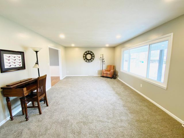 417 N Lone Pine Avenue, Springfield, MO 65802