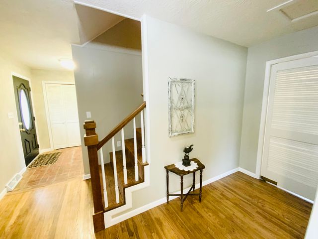 417 N Lone Pine Avenue, Springfield, MO 65802