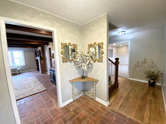 417 N Lone Pine Avenue, Springfield, MO 65802