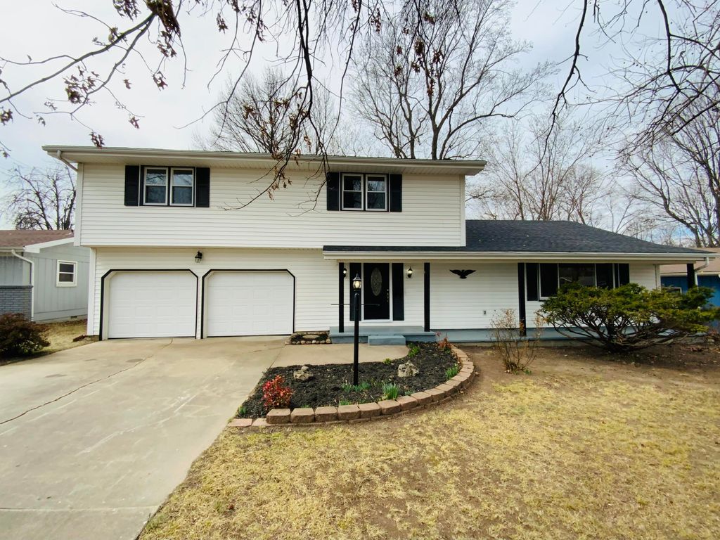 417 N Lone Pine Avenue, Springfield, MO 65802