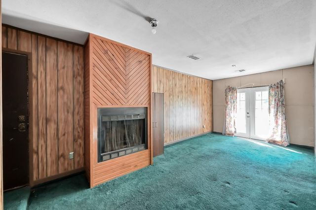 807 Dr Martin Luther King Jr Place N, Conroe, TX 77301