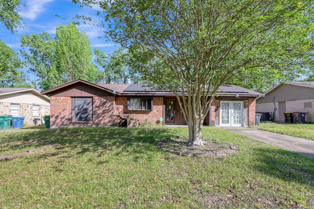 807 Dr Martin Luther King Jr Place N, Conroe, TX 77301