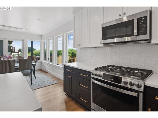 1735 Nw 39TH St, Lincoln City, OR 97367