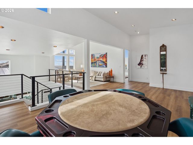 1735 Nw 39TH St, Lincoln City, OR 97367