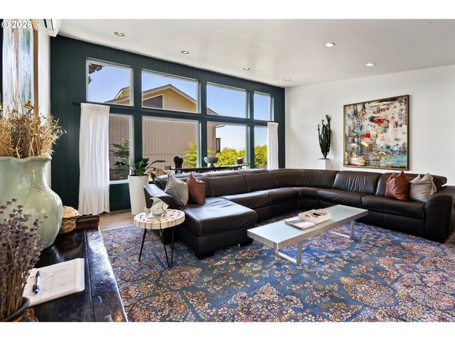 1735 Nw 39TH St, Lincoln City, OR 97367