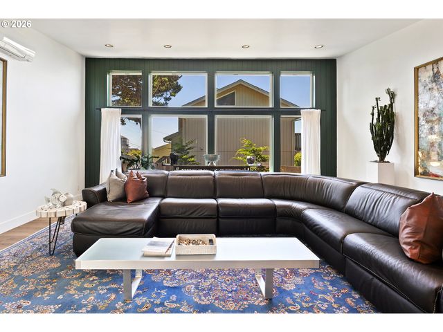 1735 Nw 39TH St, Lincoln City, OR 97367