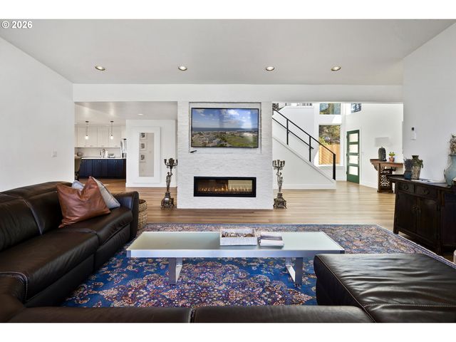 1735 Nw 39TH St, Lincoln City, OR 97367