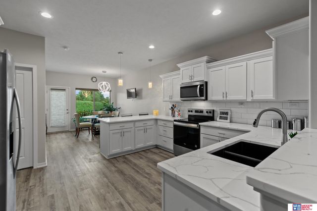 10337 Wayborough Lane, Lincoln, NE 68527