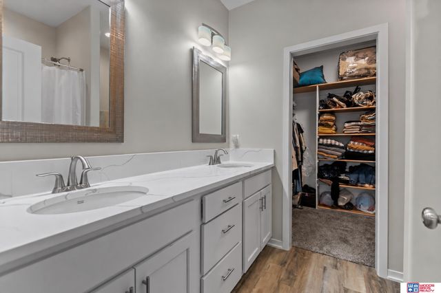 10337 Wayborough Lane, Lincoln, NE 68527