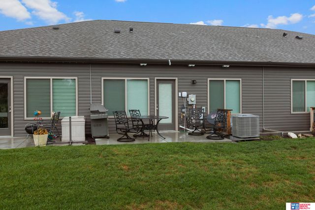 10337 Wayborough Lane, Lincoln, NE 68527