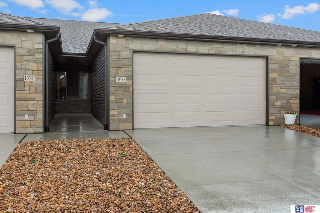 10337 Wayborough Lane, Lincoln, NE 68527